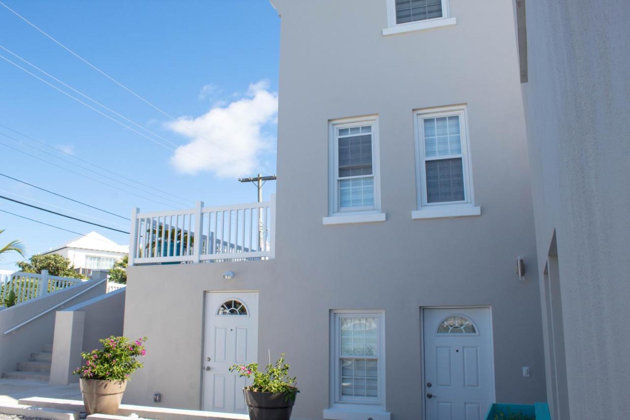 Cavendish Heights Suites Pembroke Exterior photo