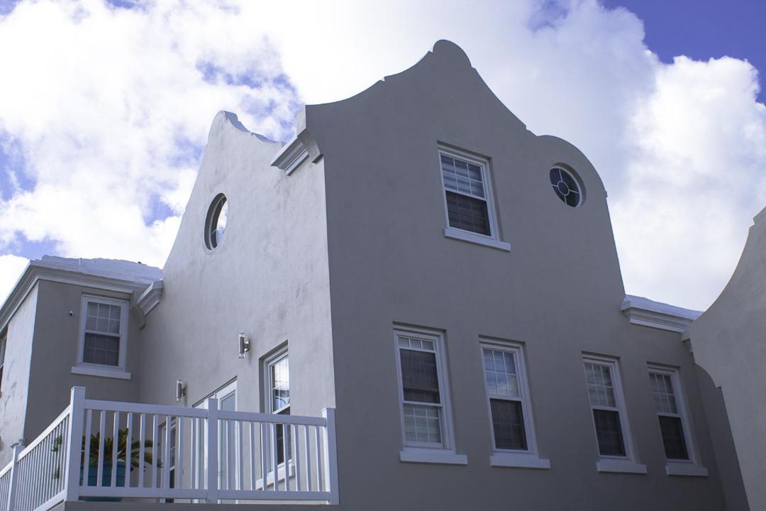 Cavendish Heights Suites Pembroke Exterior photo