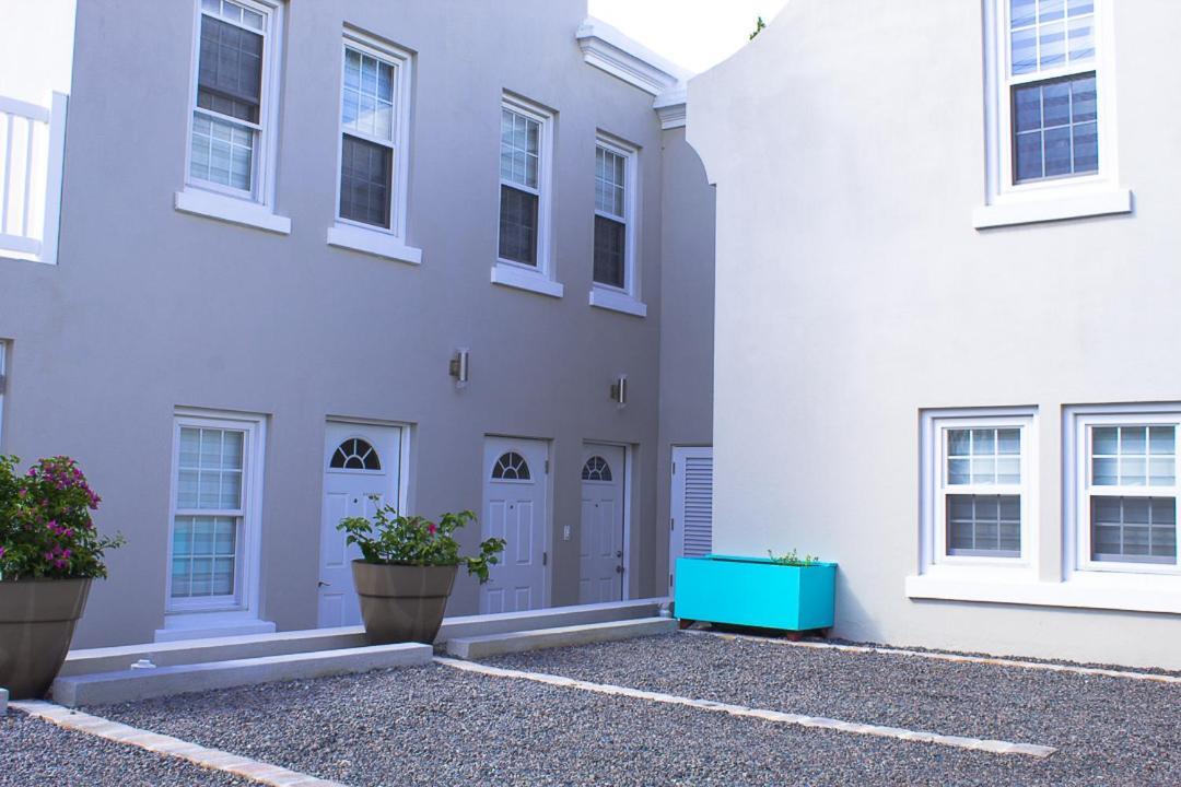 Cavendish Heights Suites Pembroke Exterior photo